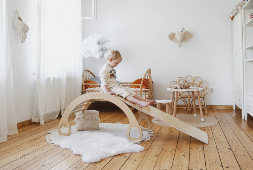 domowy plac zabaw zjeżdżalnia bujak drabinka