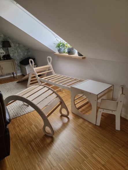 prezent dla trzylatka stolik kostka domowy plac zabaw