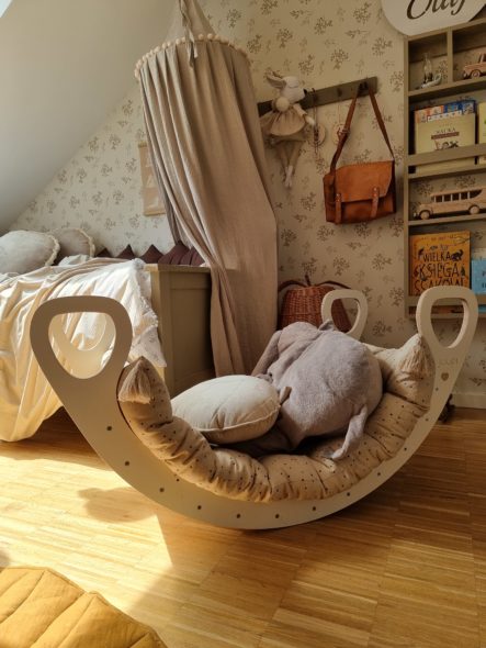 drewniany bujak na prezent dla trzylatka